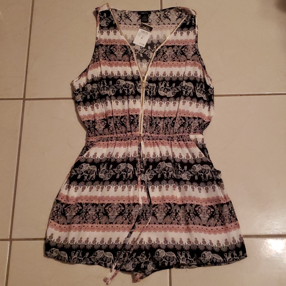 Rue21 women rompers pit to pit 20  Waist 13